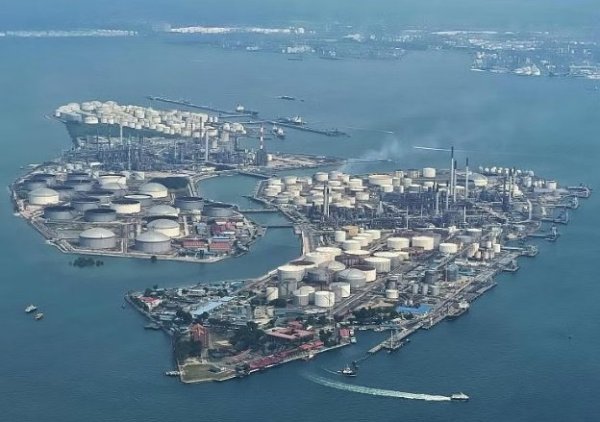 炒股配资app 新加坡附近海域发生漏油事件